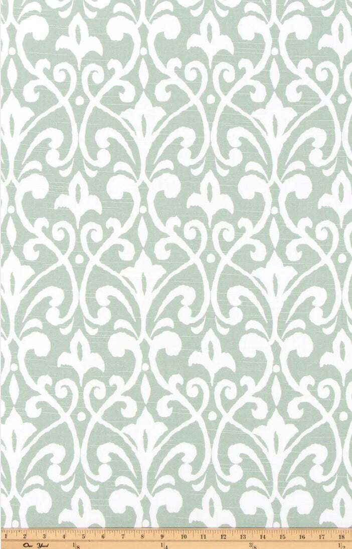 Green and White Gate Patterned Table Runner